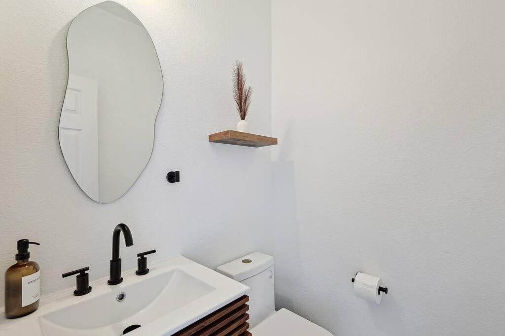 הוילה Sachse Wellness Oasis 5Br W Pool + Huge Yard + Fire Pit מראה חיצוני תמונה