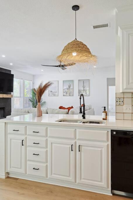 הוילה Sachse Wellness Oasis 5Br W Pool + Huge Yard + Fire Pit מראה חיצוני תמונה