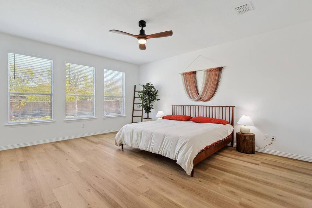 הוילה Sachse Wellness Oasis 5Br W Pool + Huge Yard + Fire Pit מראה חיצוני תמונה