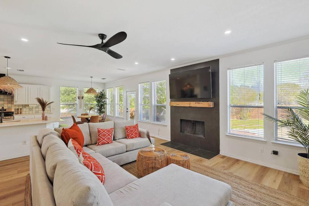 הוילה Sachse Wellness Oasis 5Br W Pool + Huge Yard + Fire Pit מראה חיצוני תמונה