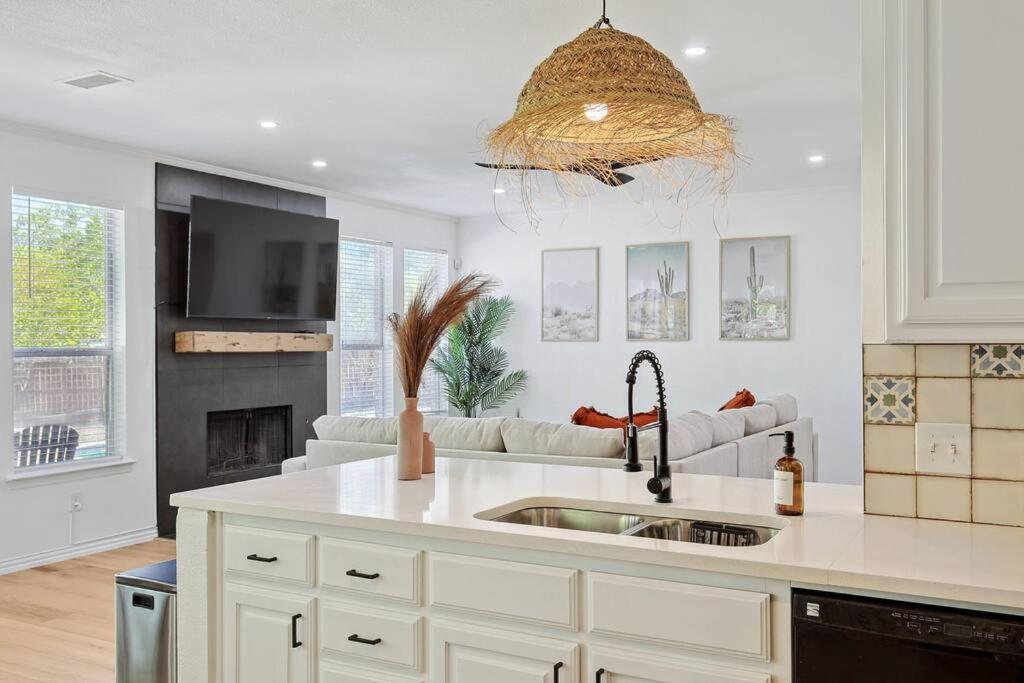 הוילה Sachse Wellness Oasis 5Br W Pool + Huge Yard + Fire Pit מראה חיצוני תמונה