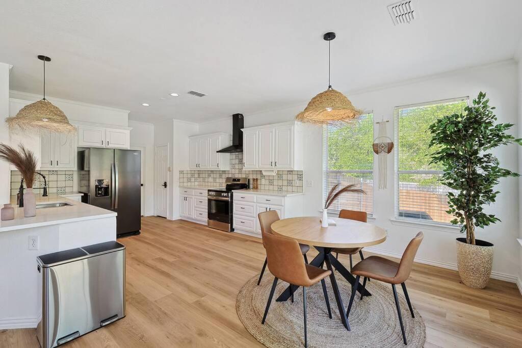 הוילה Sachse Wellness Oasis 5Br W Pool + Huge Yard + Fire Pit מראה חיצוני תמונה