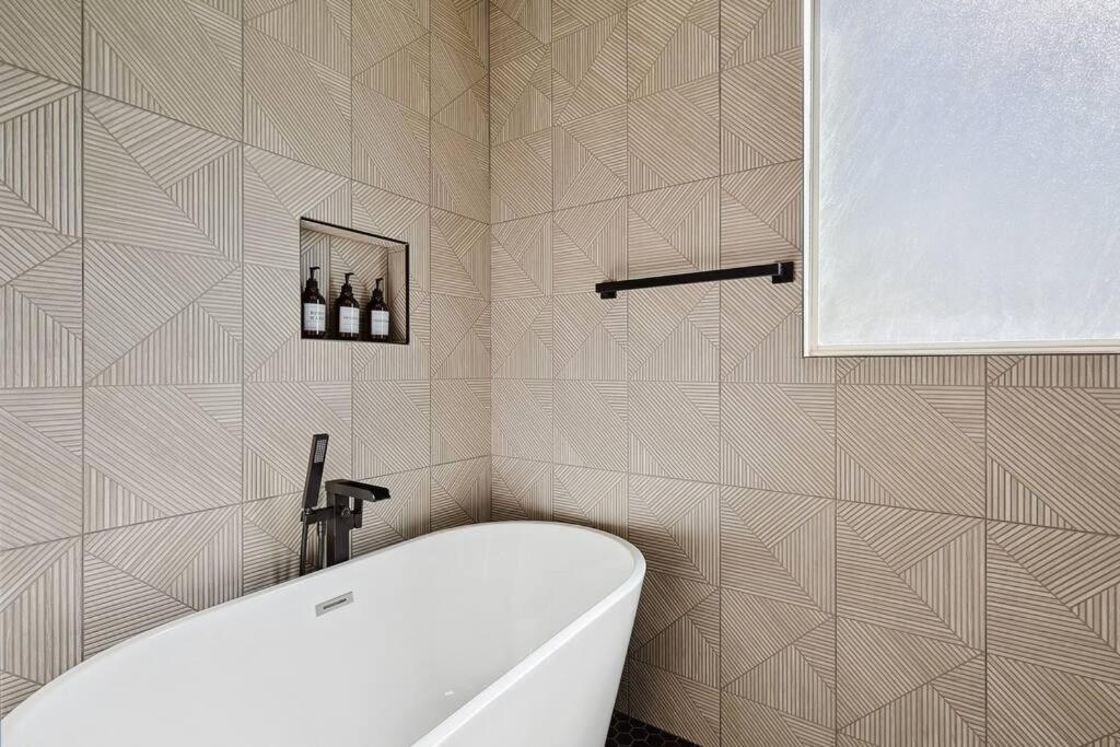 הוילה Sachse Wellness Oasis 5Br W Pool + Huge Yard + Fire Pit מראה חיצוני תמונה