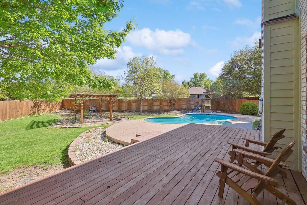 הוילה Sachse Wellness Oasis 5Br W Pool + Huge Yard + Fire Pit מראה חיצוני תמונה