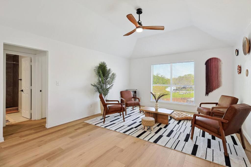 הוילה Sachse Wellness Oasis 5Br W Pool + Huge Yard + Fire Pit מראה חיצוני תמונה