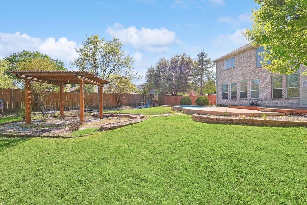 הוילה Sachse Wellness Oasis 5Br W Pool + Huge Yard + Fire Pit מראה חיצוני תמונה