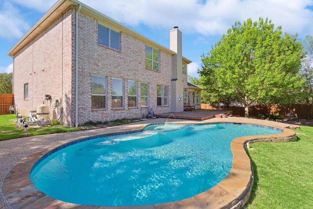 הוילה Sachse Wellness Oasis 5Br W Pool + Huge Yard + Fire Pit מראה חיצוני תמונה